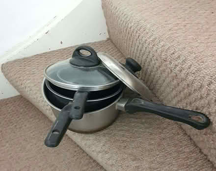 Photo of free 3 pans (Upper Holloway N19) #1