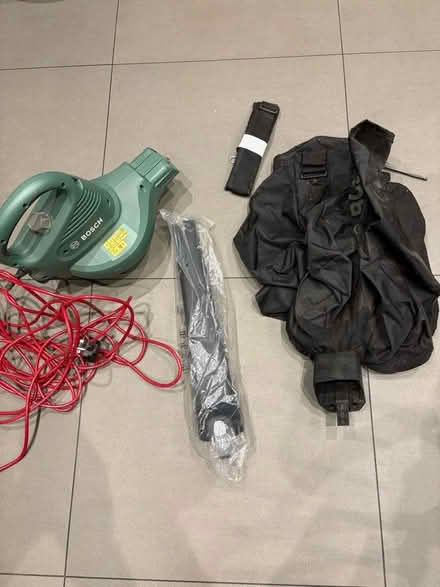 Photo of free Bosch electric leaf blower and garden hoover (West Kensington W14) #2