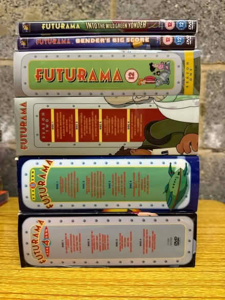 Photo of free Futurama DVD’s season 1-5 (Hatch Warren RG22) #1