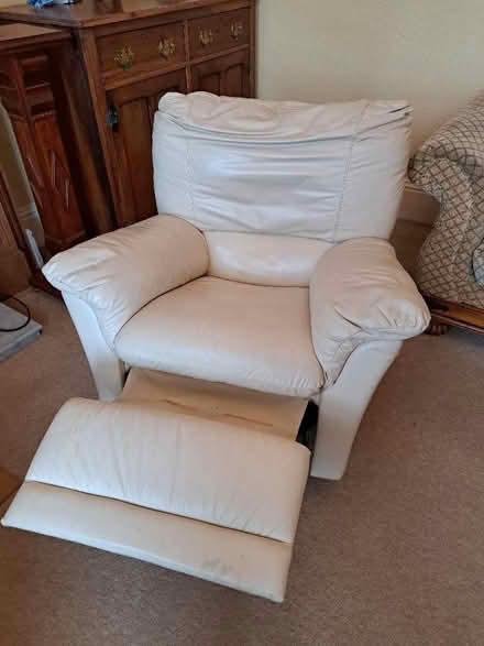 Photo of free Cream leather chair (Southport PR8) #3