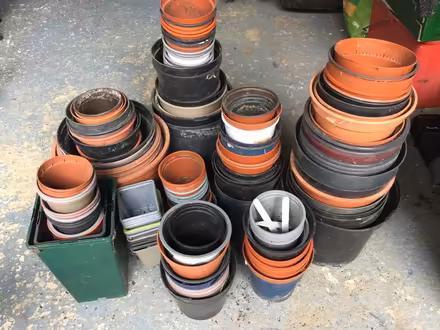 Photo of free Assorted plastic flowerpots (Connor Downs) #1