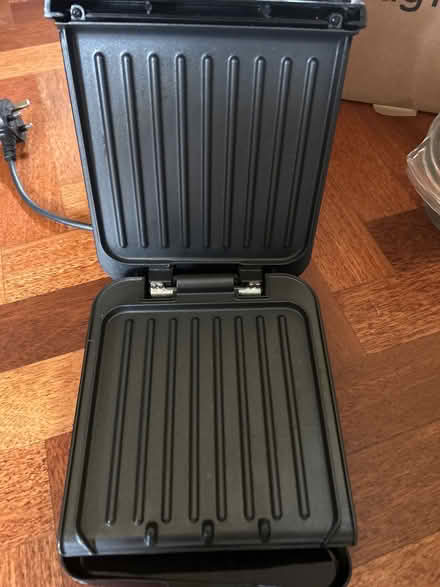 Photo of free George Forman small grill (De Parys MK40) #2