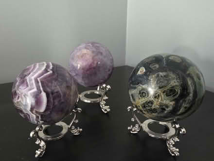 Photo of free Small polished decorative crystal spheres with mini stands (BT51) #1