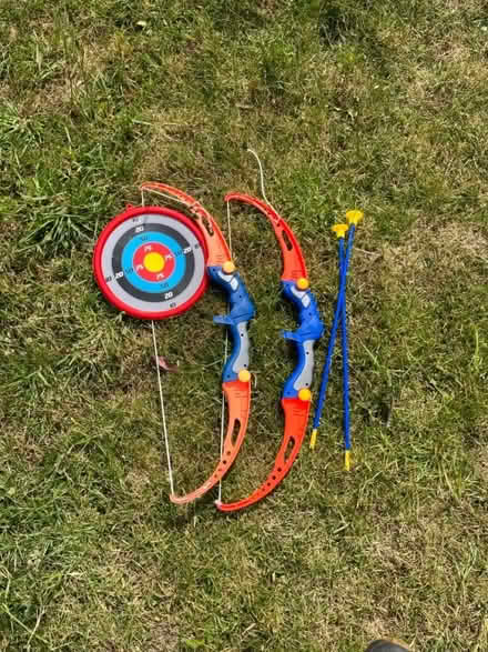 Photo of free Kids bow and arrow play set (CT10) #1
