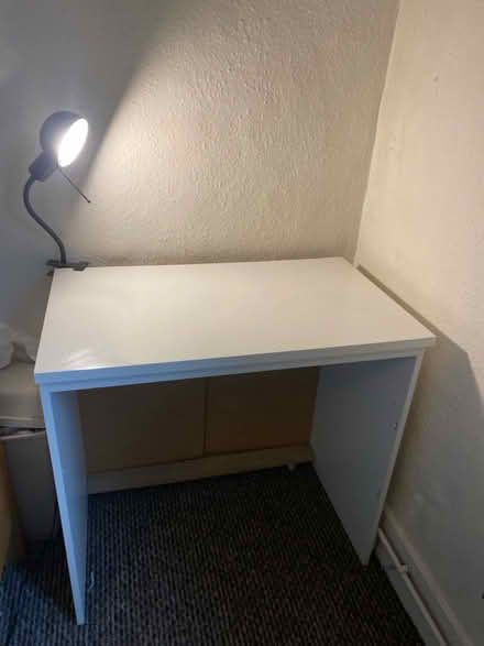 Photo of free White desk (Elm grove, brighton) #1