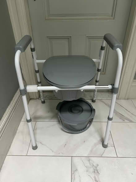 Photo of free commode in good clean shape (Park slope Brooklyn) #1