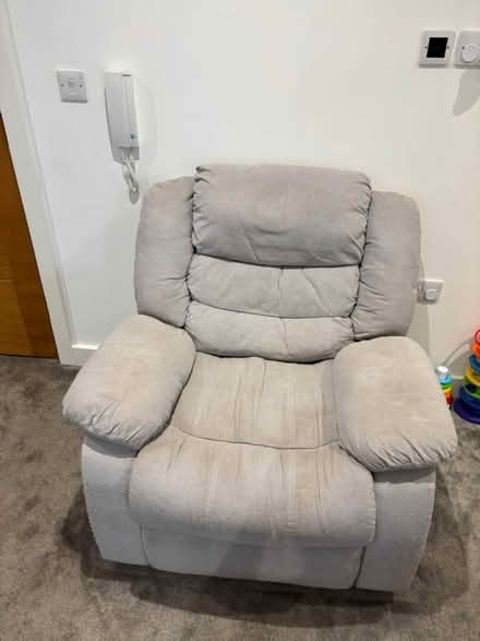 Photo of free Recliner Sofa set (Great Wakering SS3) #4