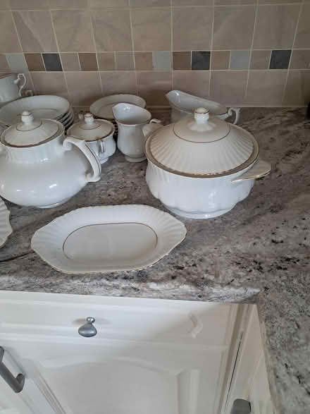 Photo of free Dinner set white with gold trim (Derby DE22) #2