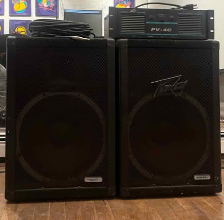 Photo of free To give: 2 Speakers, Amp + cables (boerum hill) #1