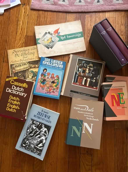 Photo of free Dutch language books (Flatbush/PLG) #1