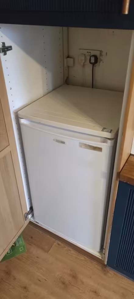 Photo of free fridge and freezer (Abbeyhill EH7) #3
