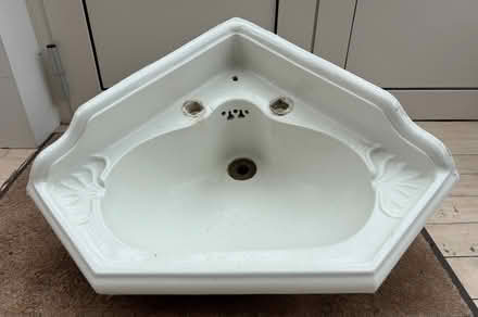 Photo of free Victorian Corner Basin (Camden) #1
