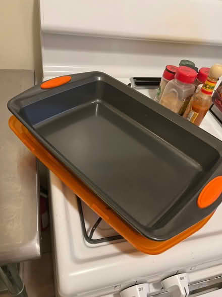 Photo of free Baking tray with lid (Flatbush/PLG) #1