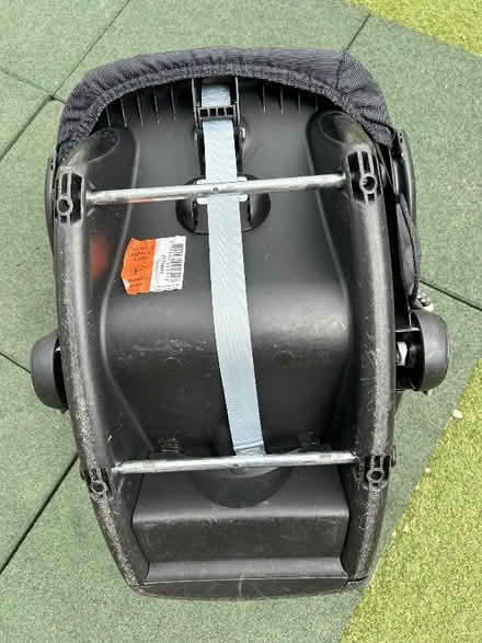Photo of free Maxi cosi baby car seat (without base and not euro fix) (Shawlands G41) #3