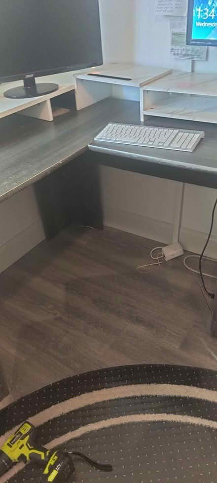 Photo of free L-shaped desk (33176) #4