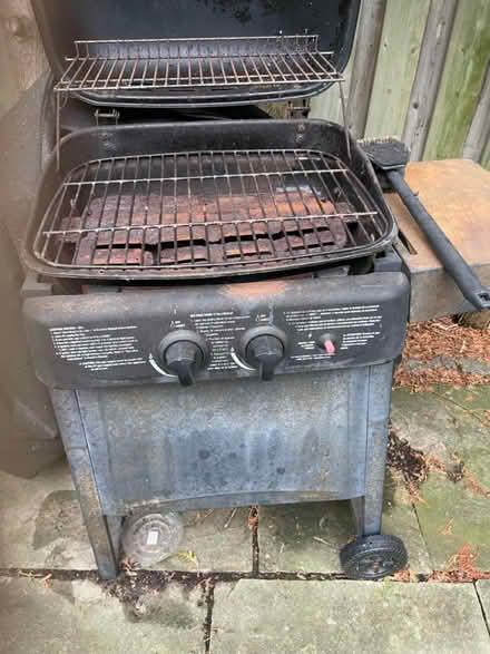 Photo of free Used BBQ (Neyagawa river glen, oakville.) #3