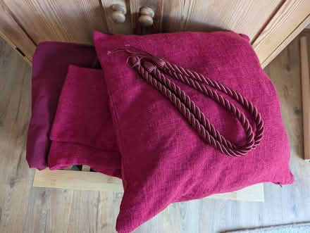 Photo of free Red & Brown throw and cushion covers (Grangeway area NN10) #3