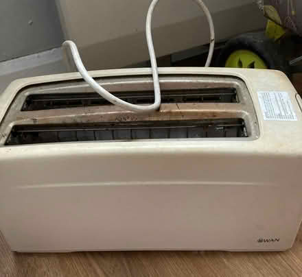 Photo of free Swan brand toaster (Central Watford WD17) #1
