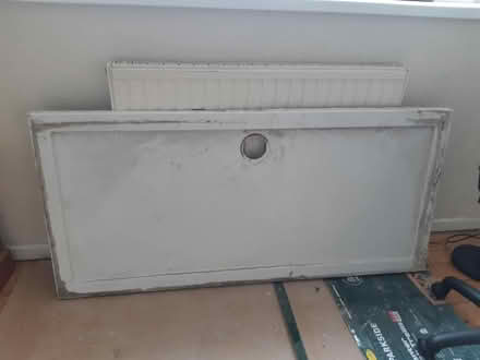 Photo of free Shower tray & screen (TR1) #1