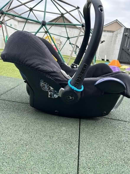 Photo of free Maxi cosi baby car seat (without base and not euro fix) (Shawlands G41) #2