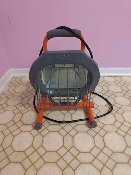 Photo of free HDX work lamp (Foster Farm) #1