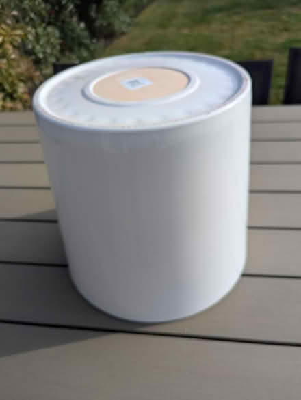 Photo of free Large white ceramic plant pot (Raynes Park SW20) #3
