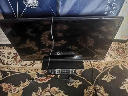 Photo of free 33" Hitachi TV Needs New Speakers (Wollaton NG8) #1