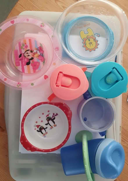 Photo of free mugs and bowls - toddlers (Crown Wood RG12) #1