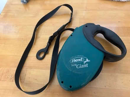 Photo of free 25’ FLEXI GIANT leash - retractable (San Carlos-El Camino near Hull) #1