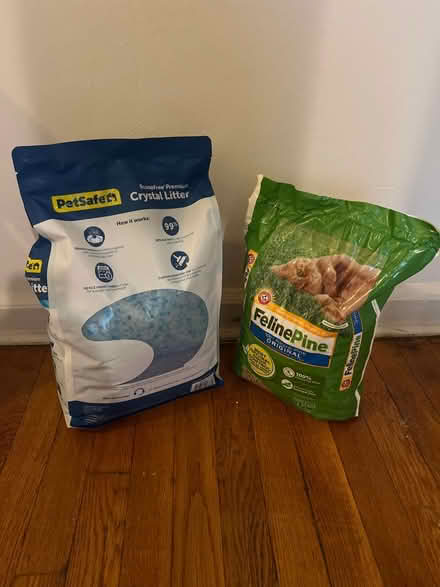 Photo of free 2 bag cat litter (Flatbush/PLG) #1