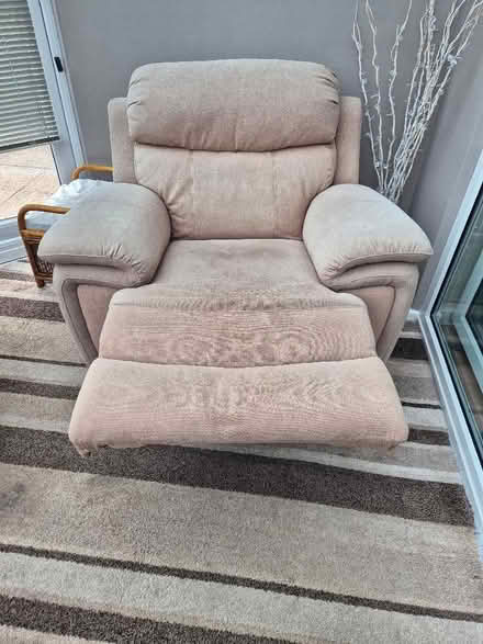 Photo of free 3 piece suite (Chapel-en-le-Frith SK23) #4