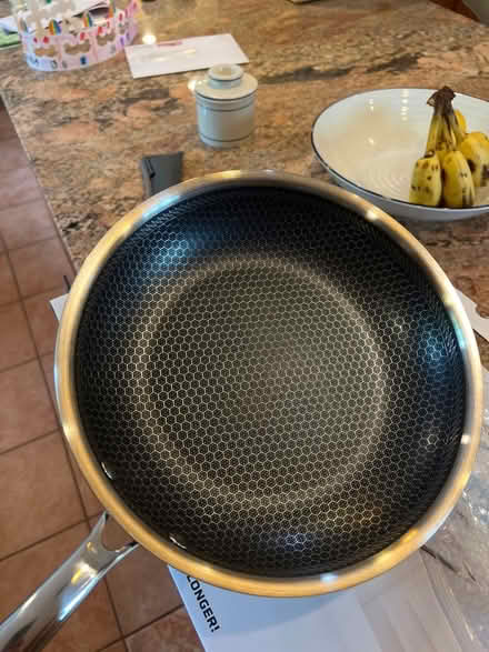 Photo of free 9.5-in nonstick frying pan (Waban) #2