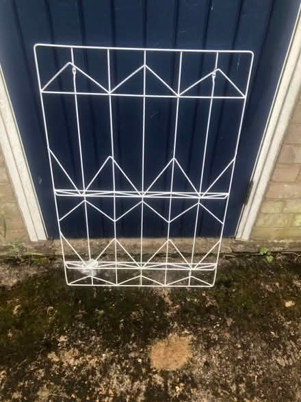 Photo of free Leaflet rack (King's Hedges Ward CB4) #1