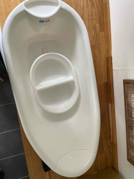 Photo of free Baby bath with top and tail insert (Lincoln (LN6)) #2