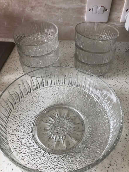 Photo of free Fruit dessert dishes and larger bowl (Woodchurch CH49) #1