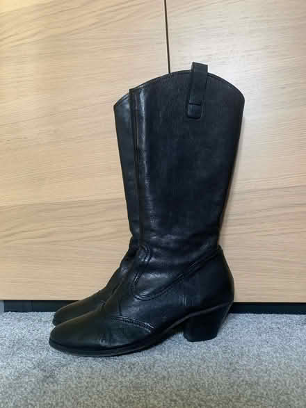 Photo of free Women’s boots - size 41-42 (Garston L19) #1