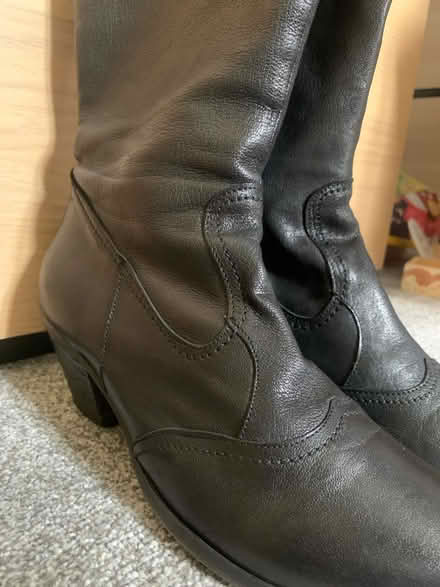 Photo of free Women’s boots - size 41-42 (Garston L19) #4