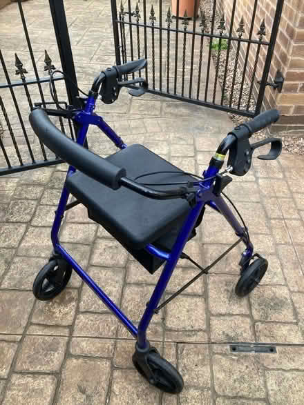 Photo of free Rollator with seat (Chesterfield S40) #1