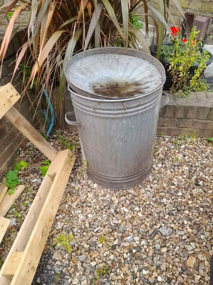 Photo of free Metal bin (Stockwell SW9) #1