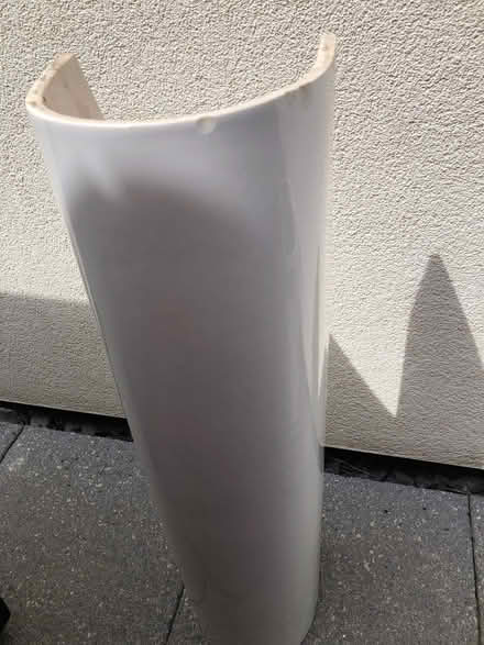Photo of free Bathroom basin and pedestal (Goldthorn Hill WV2) #3
