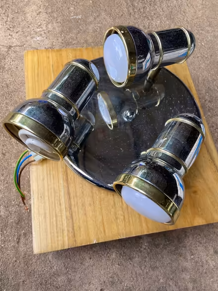 Photo of free 3 way spotlight fully functional (Locks Heath SO31) #1