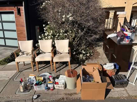 Photo of free chairs (5668 Buena Vista Ave,94618) #2