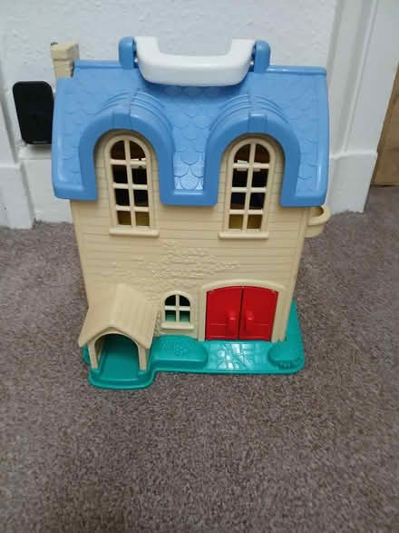 Photo of free Plastic Dolls House (Lark Lane Area L17) #1