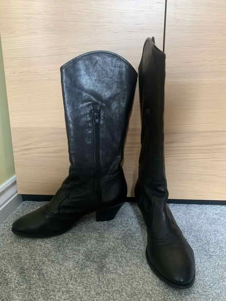 Photo of free Women’s boots - size 41-42 (Garston L19) #3