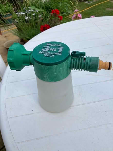 Photo of Miracle Gro feeder (windsor-maidenhead-freegle CGA SL6) #1