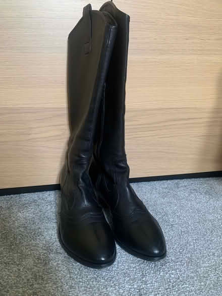 Photo of free Women’s boots - size 41-42 (Garston L19) #2