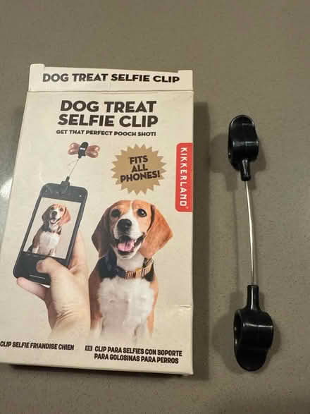 Photo of free Dog treat selfie clip (95070) #1