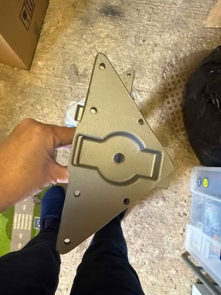 Photo of free 4 Table legs (Hatch Warren RG22) #2