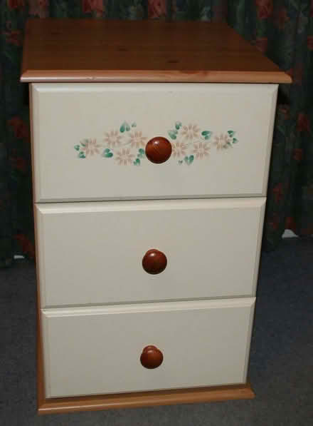 Photo of free Small set of drawers with floral pattern (Barrow upon Soar LE12) #1