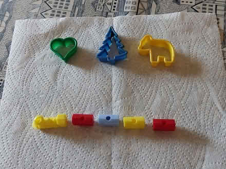 Photo of free Cake decorating items (Clint HG3) #1